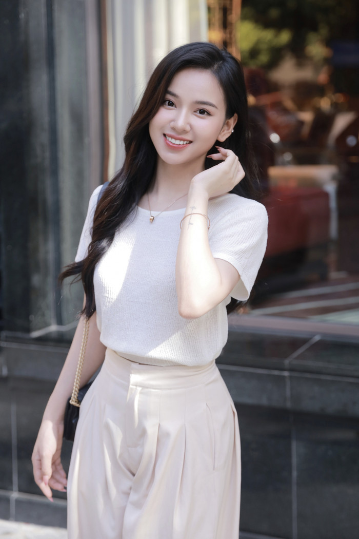 Nhan sắc đời thường trong veo của Thuỳ Dương