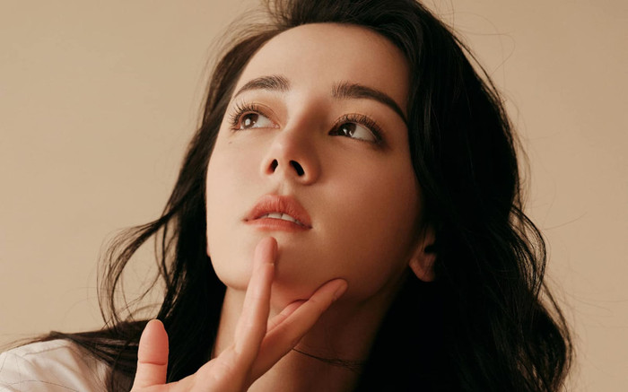 Địch Lệ Nhiệt Ba hết thời phim flop lại bị người hâm mộ quay lưng vì mải yêu đương Ảnh 2