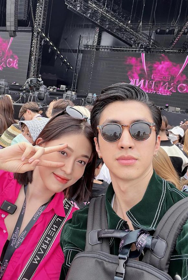 Câu chuyện đi xem concert Blackpink đầy đáng nhớ của Bình An và Phương Nga ở nước ngoài đang nhận về sự quan tâm từ nhiều khán giả