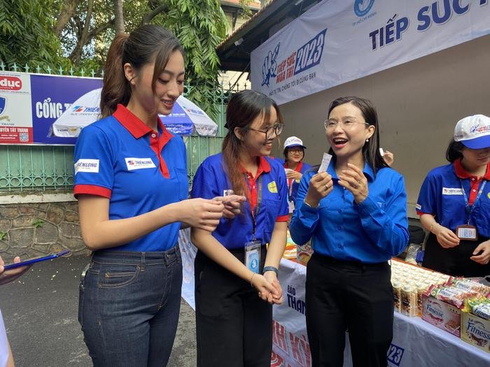 Hoa hậu Lương Thùy Linh: 'Các sĩ tử hãy giữ sức trẻ, nhiệt huyết trên hành trình chinh phục ước mơ' Ảnh 2