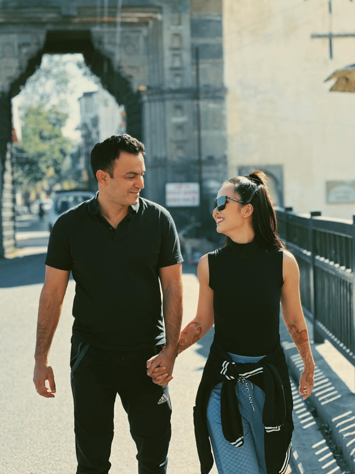 Vikas luôn đồng hành, hỗ trợ và ủng hộ vợ trên con đường hoạt động nghệ thuật 