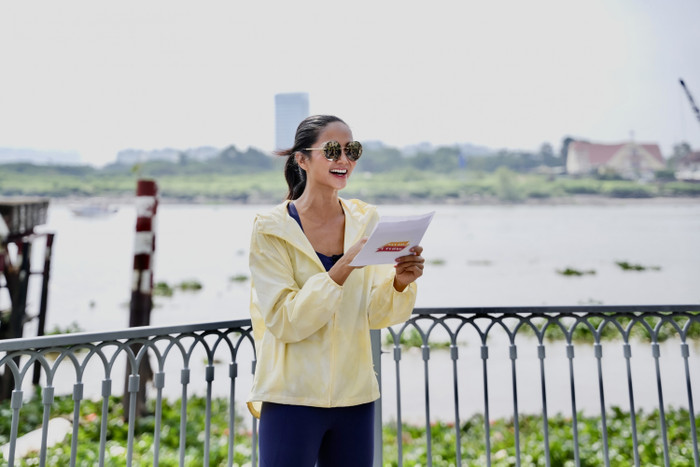 Cô thường xuyên chia sẻ hình ảnh vui tươi trên trang cá nhân cùng những bí quyết để giữ gìn vóc dáng.&nbsp;