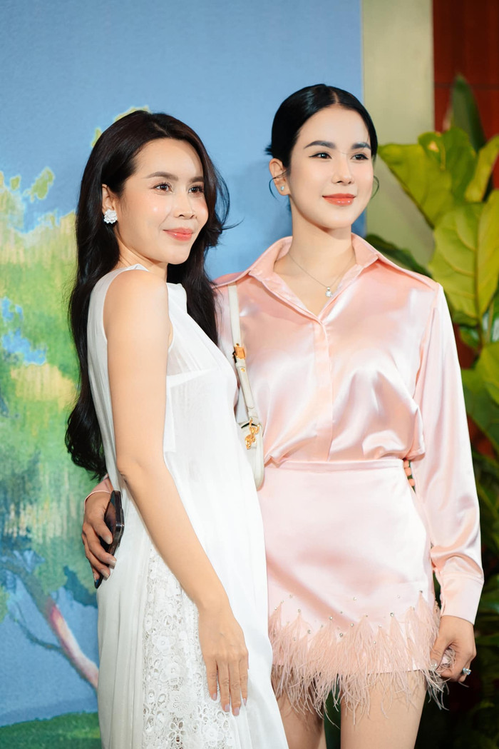 Cô cũng tái xuất các sự kiện giải trí. (Ảnh: FBNV)