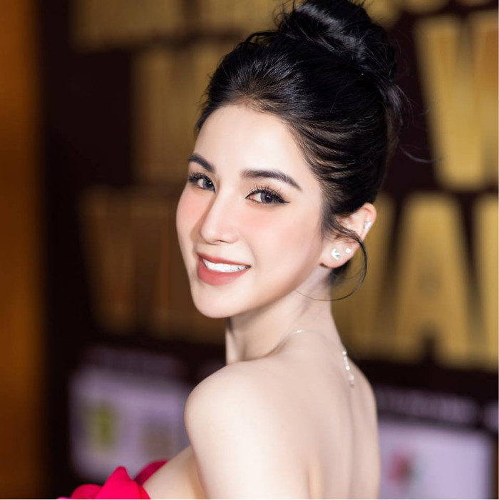 Hậu ly hôn, Diệp Lâm Anh thăng hạng nhan sắc rõ rệt. (Ảnh: FBNV)