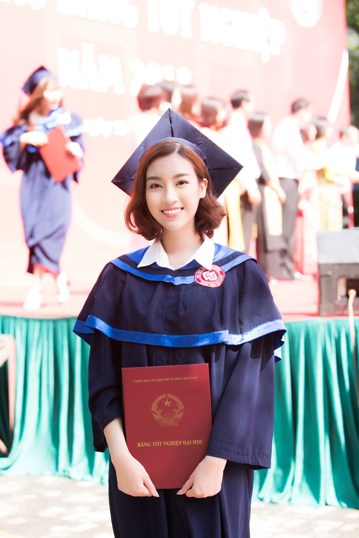 Cô tốt nghiệp vào năm 2018 và nhận được rất nhiều lời chúc mừng, khen ngợi từ công chúng.