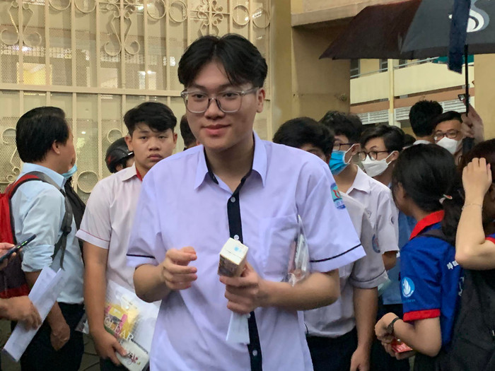Nhiều sĩ tử đánh giá đề thi môn Toán năm nay khá dễ