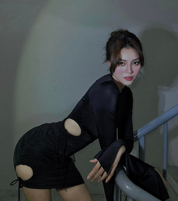  Ninh Dương Lan Ngọc khoe dáng, dân tình chú ý vào 2 điểm trên trang phục Ảnh 2