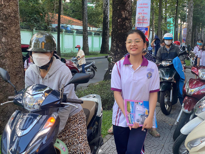  Thi tốt nghiệp THPT 2023: Sau ngày thi đầu tiên 'dễ thở', thí sinh hào hứng bước vào bài thi Tổ hợp Ảnh 2
