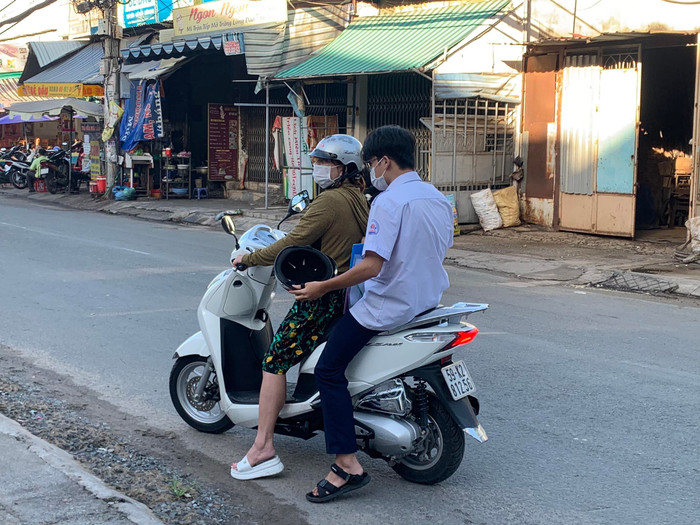  Thi tốt nghiệp THPT 2023: Sau ngày thi đầu tiên 'dễ thở', thí sinh hào hứng bước vào bài thi Tổ hợp Ảnh 3