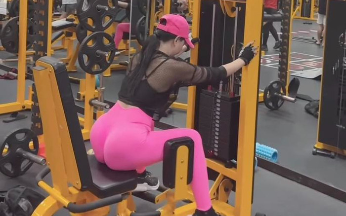 Nối tiếp Jiyeon (T-ara), một sao nữ Vbiz khiến netizen 'hú hồn' khi đẩy tạ hông mức 75kg Ảnh 2