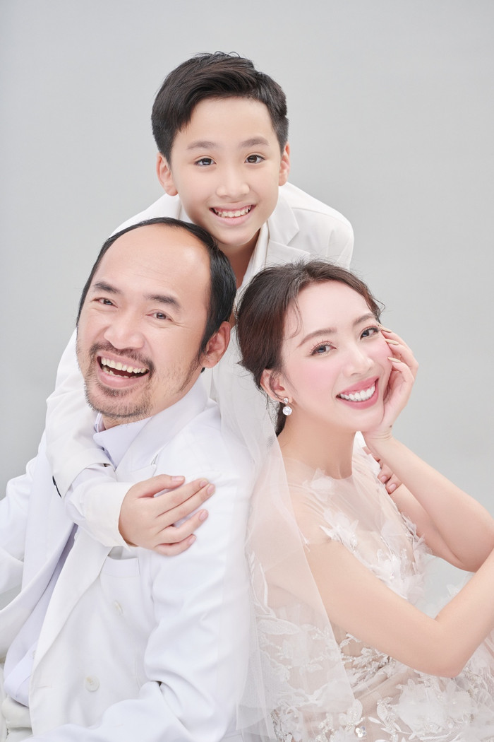  Thu Trang - Tiến Luật tung bộ ảnh cưới với quý tử, hé lộ dự án phim mới sau Con Nhót Mót Chồng Ảnh 4