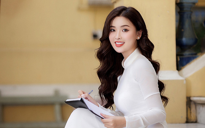 Soi profile Á khôi Áo dài Việt Nam 2023: Cựu sinh viên ngành du lịch, nhan sắc ngọt ngào vạn người mê Ảnh 2