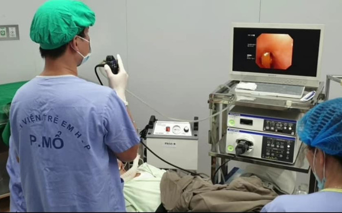 Bé 17 tháng tuổi nhập viện khẩn vì hóc loại hạt thường gặp tưởng như vô hại Ảnh 2