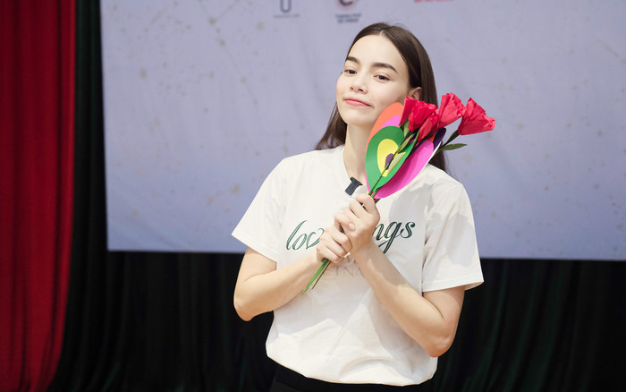 Hồ Ngọc Hà được khán giả lớn tuổi tặng quà đặc biệt đầy cảm động Ảnh 2