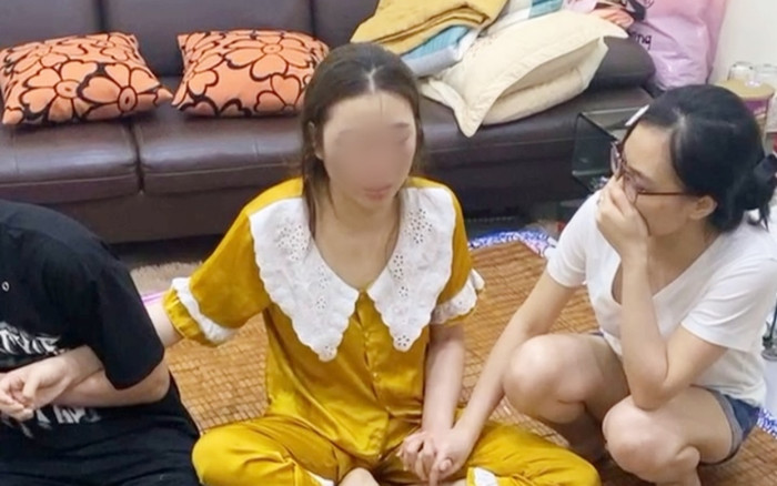 Vụ bé trai bị 'rung, lắc' trong đêm: Nữ bảo mẫu tiết lộ mối quan hệ bất ngờ với chủ nhà Ảnh 2