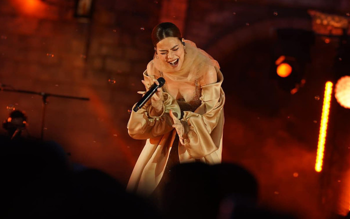 Hàng ngàn khán giả hòa giọng cùng Hồ Ngọc Hà trong bản tình ca đình đám giữa đất trời Đà Nẵng Ảnh 2