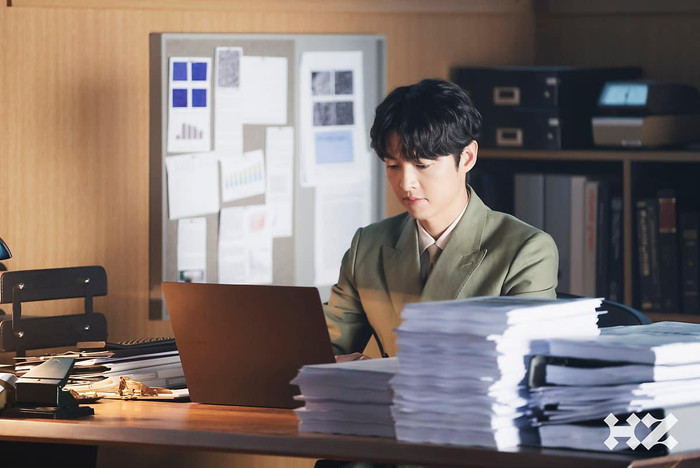  Song Joong Ki xuất hiện với 'visual' trẻ măng, để lộ một chi tiết có liên quan đến Song Hye Kyo Ảnh 4