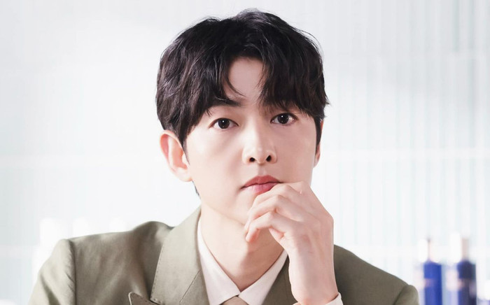 Song Joong Ki xuất hiện với 'visual' trẻ măng, để lộ một chi tiết có liên quan đến Song Hye Kyo Ảnh 2