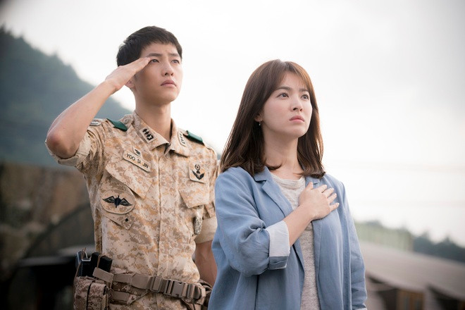 Song Joong Ki xuất hiện với 'visual' trẻ măng, để lộ một chi tiết có liên quan đến Song Hye Kyo Ảnh 2