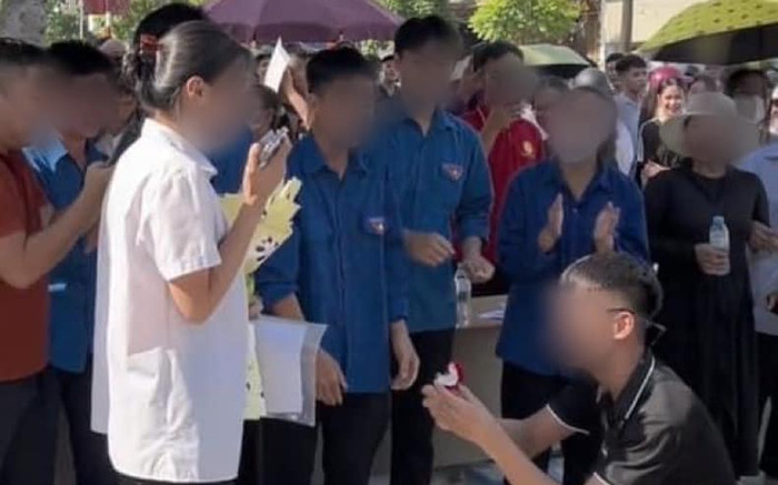 Nữ sinh được bạn trai cầu hôn sau khi kết thúc Kỳ thi tốt nghiệp THPT, dân mạng dấy lên tranh cãi Ảnh 2