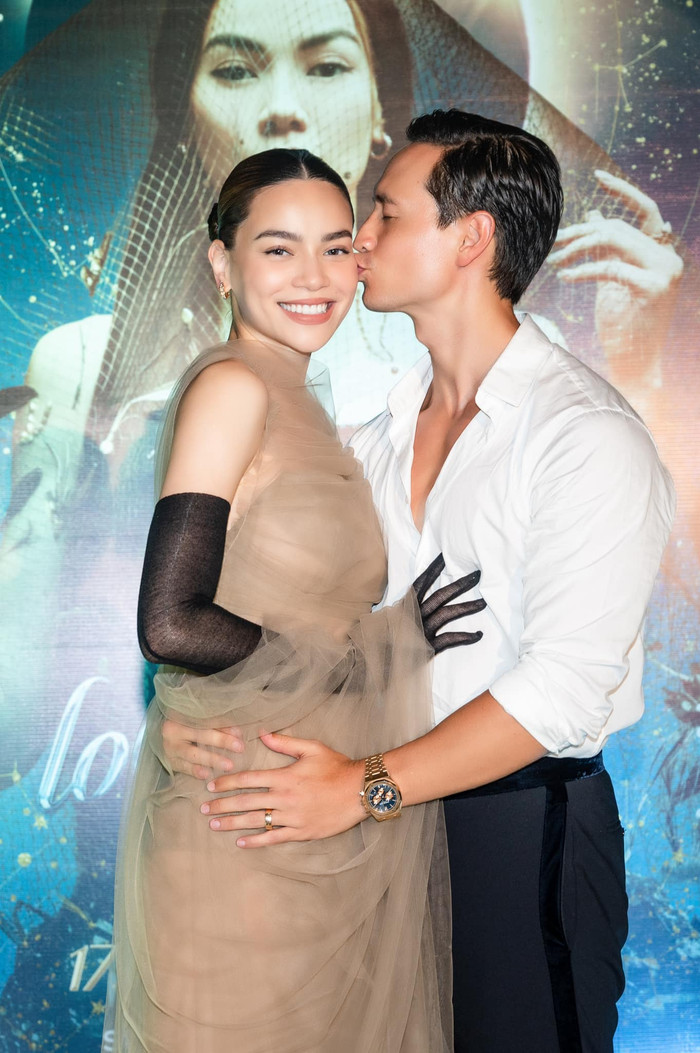  Hồ Ngọc Hà và Kim Lý vẫn thỉnh thoảng khiến các fan phát hờn với những khoảnh khắc ngọt ngào tình cảm dành cho nhau.