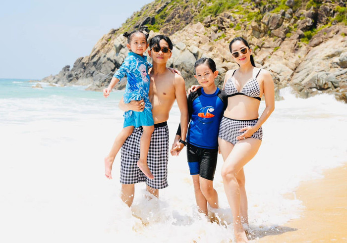  Khánh Thi - Phan Hiển 'xả kho' loạt ảnh đi du lịch, cử chỉ 'tình bể bình' gây sốt Ảnh 5