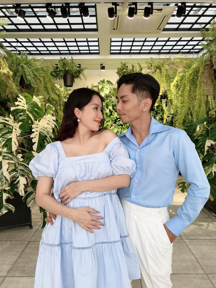  Khánh Thi - Phan Hiển 'xả kho' loạt ảnh đi du lịch, cử chỉ 'tình bể bình' gây sốt Ảnh 6