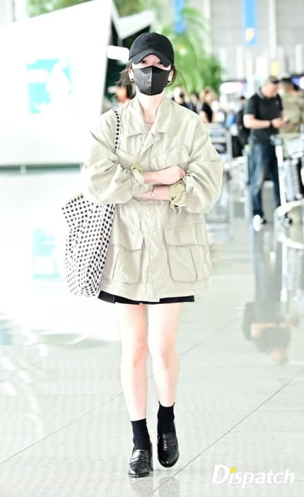  Song Hye Kyo diện đồ kín bưng, chịu chi 'sương sương' tiền tỷ chỉ để xuất hiện vài phút ở sân bay Ảnh 2
