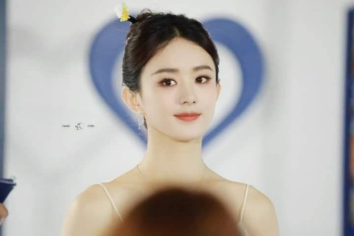  Dương Tử 'thoát mác' thảm hoạ thời trang nhờ tạo hình mới nhưng vẫn bị soi sao chép Triệu Lệ Dĩnh Ảnh 5