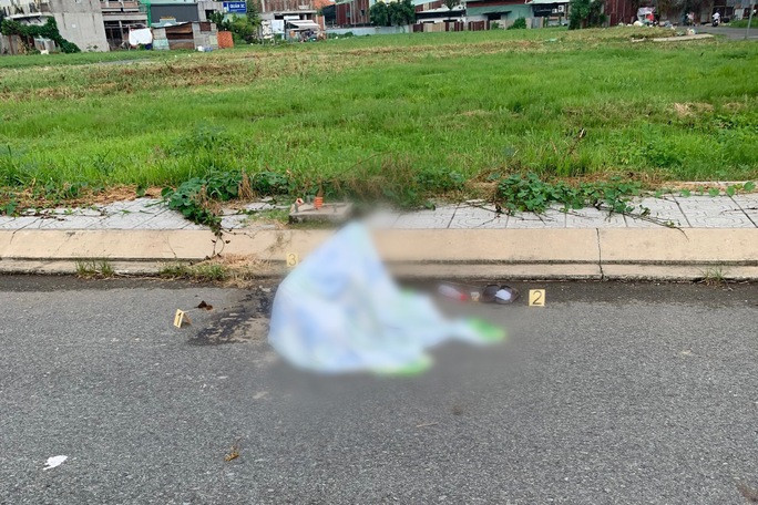 'Ớn lạnh' cảnh thi thể người đàn ông cháy đen trên bãi đất trống, nhân thân càng thêm bất ngờ Ảnh 1