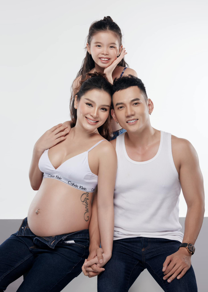 Trước những tranh cãi về việc diện trang phục của Phương Trinh Jolie, Lý Bình đã có những chia sẻ để bảo vệ vợ 