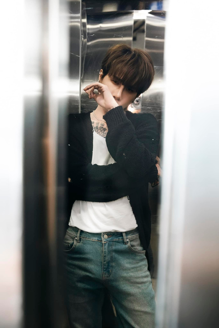 Jack xuất hiện với diện mạo khác lạ, ảnh tự đăng có khác ảnh chụp vội qua camera thường? Ảnh 2