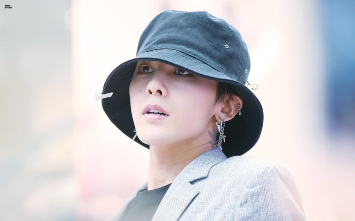 G-Dragon 'bay màu' khỏi danh sách nghệ sĩ thuộc YG, nghi vấn rời công ty Ảnh 2