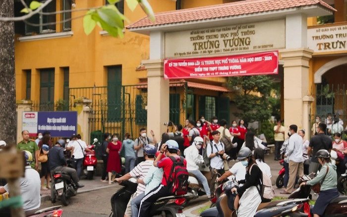 Hôm nay, hơn 96.300 sĩ tử TP.HCM chính thức bước vào kỳ thi lớp 10 Ảnh 2