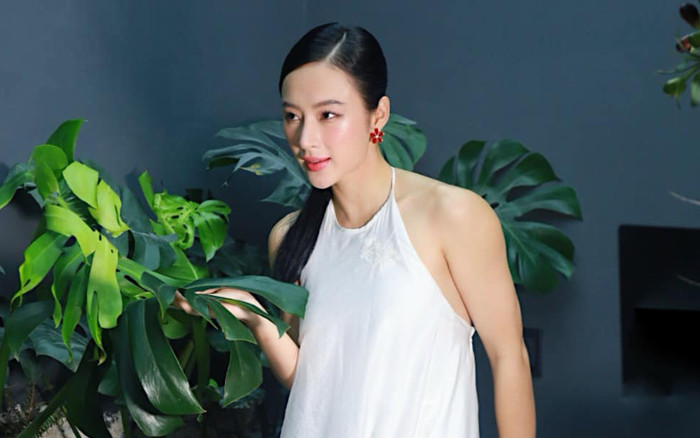 Angela Phương Trinh diện áo yếm mỏng manh, gây lú ở ngay 'cặp tuyết lê' khiến khán giả 'tái mặt'? Ảnh 2