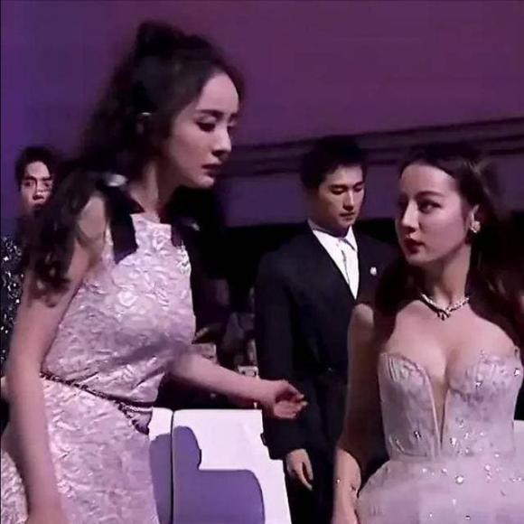  Từng cô lập Triệu Lệ Dĩnh, Dương Mịch lại bị chính mỹ nam 'trách phạt' theo cách không ai ngờ tới Ảnh 2
