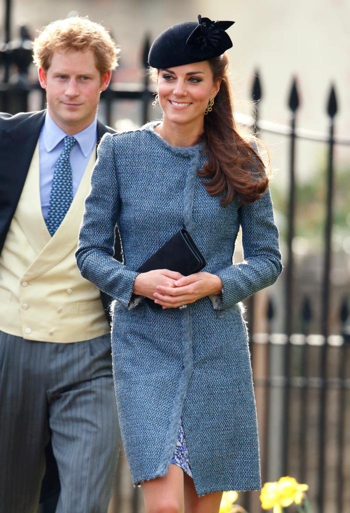 Làm khách đám cưới thanh lịch như Kate Middleton: Váy đơn sắc, ví clutch là 'chân ái' Ảnh 5