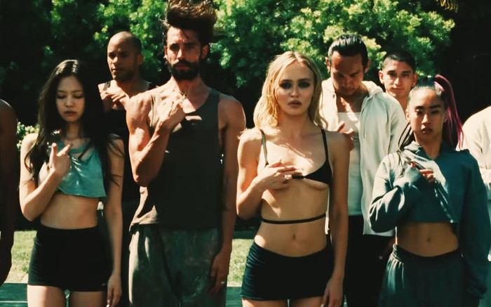 Mặc tranh cãi vì loạt cảnh phản cảm, phim đầu tay của Jennie (BLACKPINK) vẫn lập thành tích cực khủng Ảnh 2