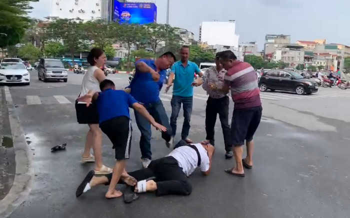 Phóng viên Đài truyền hình Hà Nội bị đánh dã man giữa Thủ đô: Bắt giữ 2 đối tượng hành hung Ảnh 2