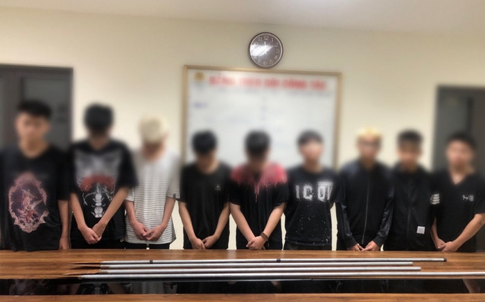 Nhóm 'báo thủ' đi hàng chục xe máy mang theo hung khí dương oai giữa phố Hà Nội và cái kết đắng Ảnh 2