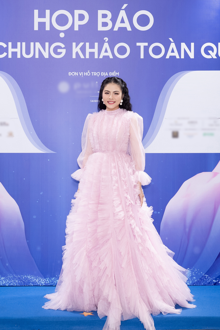  Vân Trang thành 'thảm họa thời trang' khi dự sự kiện, netizen muốn khóc với tổng thể 'ô dề' Ảnh 2