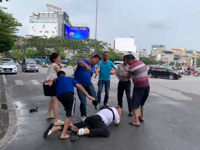  Chủ tịch Hà Nội chỉ đạo hỏa tốc điều tra vụ phóng viên bị đánh dã man Ảnh 1