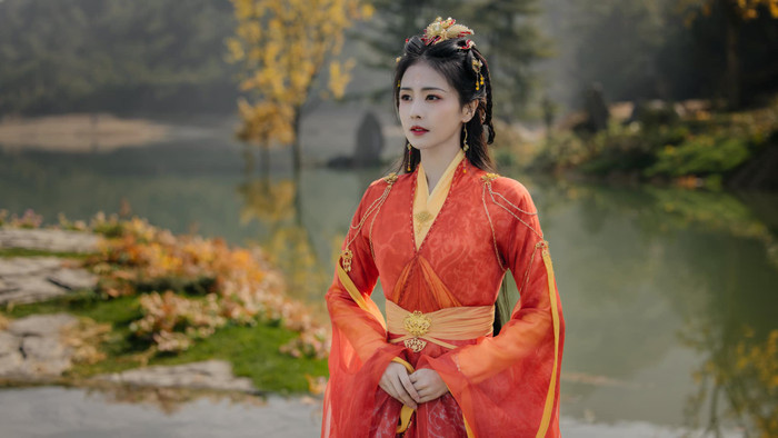  Cùng một kiểu tạo hình, Bạch Lộc nhỏ hơn chị gái 4 tuổi nhưng nhìn 'lạ lắm' Ảnh 3