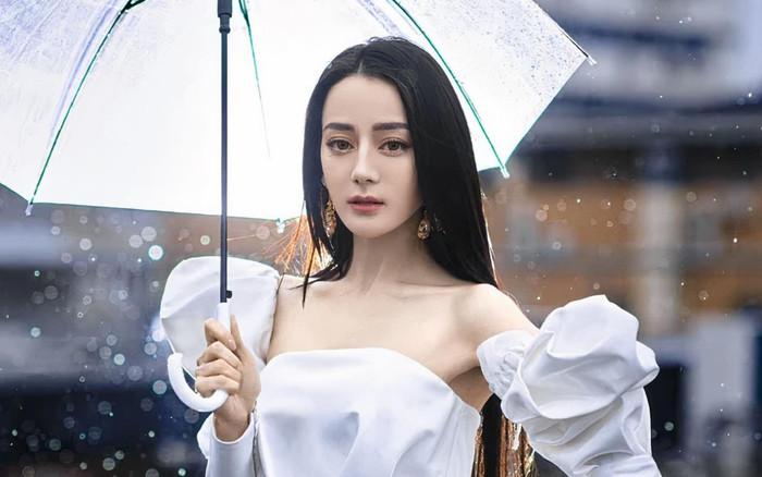 Địch Lệ Nhiệt Ba chính thức hết thời, tới nỗi nhà đài không muốn bỏ tiền ra mua phim Ảnh 2