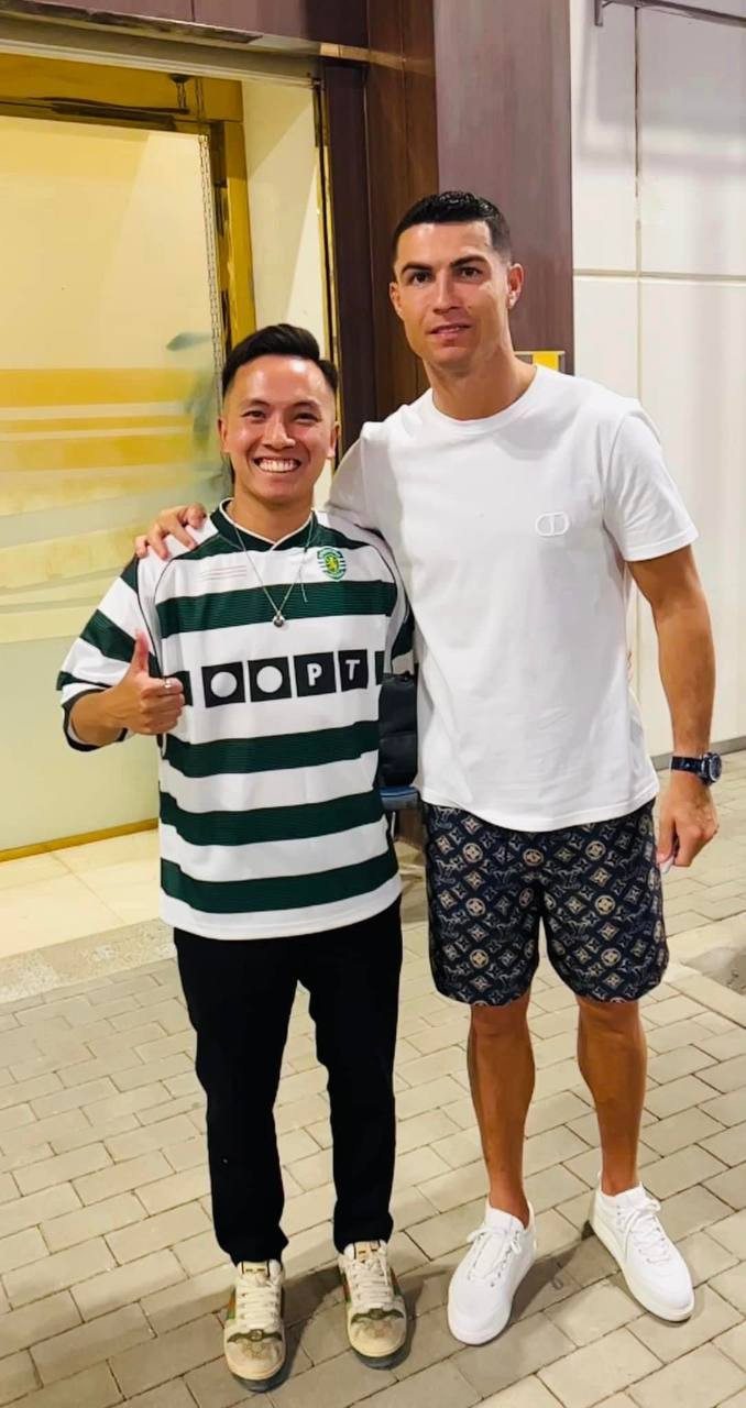  VĐV tâng bóng Đỗ Kim Phúc hiện thực hoá giấc mơ khi gặp được Ronaldo, netizen: 'Đỉnh của chóp' Ảnh 1