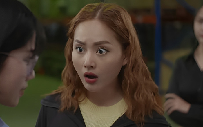 Gia Đình Mình Vui Bất Thình Lình: Hà (Lan Phương) gây tranh cãi vì hành động 'bật' sếp giữa công ty Ảnh 2