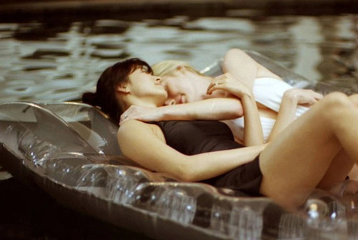  Giữa lúc Jennie mắng vì cảnh nóng, một bộ phim 18+ của Song Hye Kyo bất ngờ hot trở lại Ảnh 1