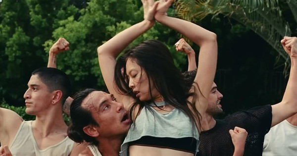  Giữa lúc Jennie mắng vì cảnh nóng, một bộ phim 18+ của Song Hye Kyo bất ngờ hot trở lại Ảnh 3