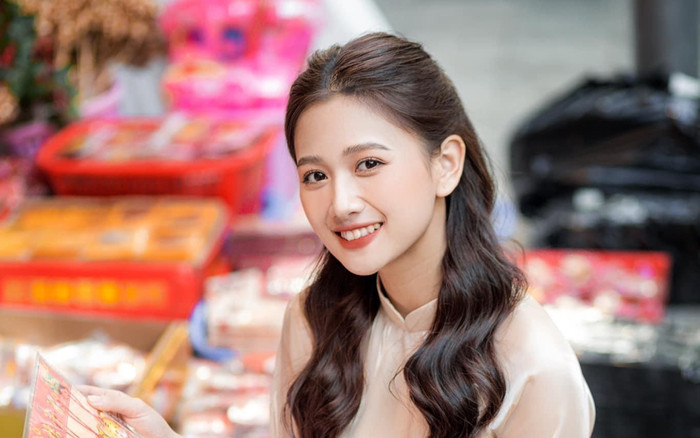 Soi 'info' nữ chính của loạt MV triệu view trên Youtube, danh tính tưởng lạ hóa ra quen thuộc Ảnh 2