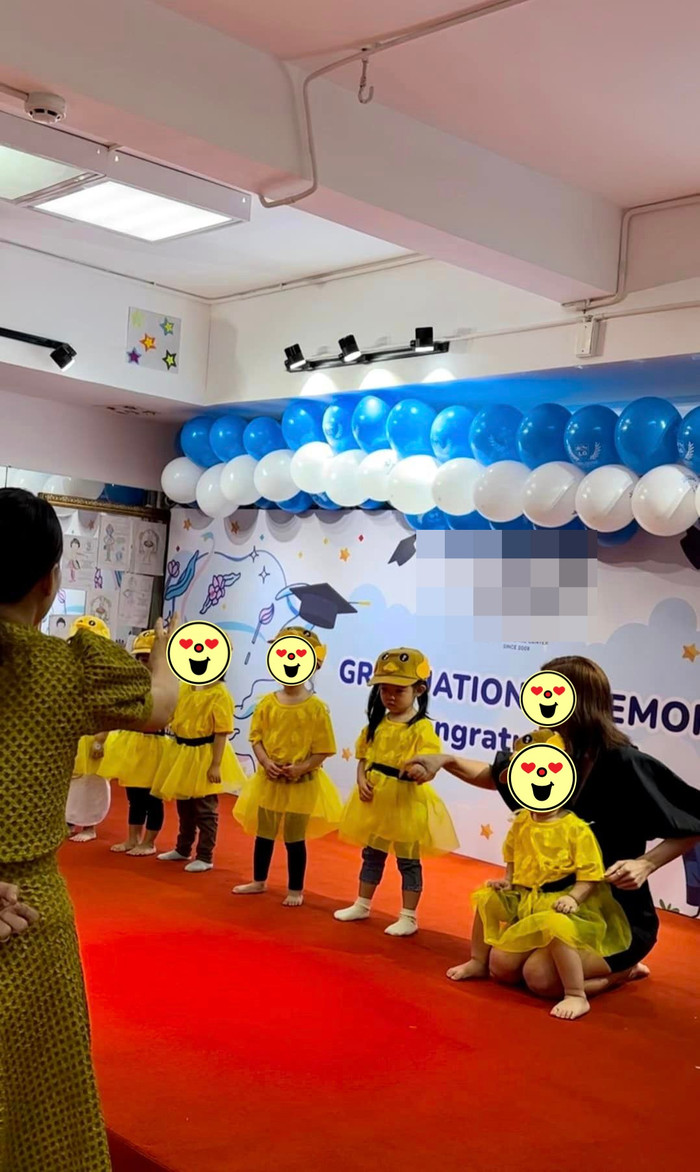  Ái nữ nhà Cường Đô La bật khóc khi biểu diễn, phản ứng của Đàm Thu Trang khiến nhiều bố mẹ khác đồng cảm Ảnh 3